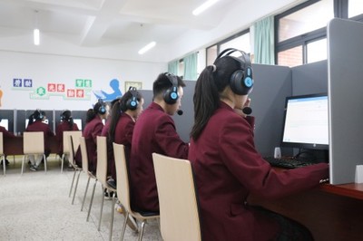 科大訊飛英語(yǔ)聽(tīng)說(shuō)黑科技“陜”現(xiàn)西北五省教育裝備展，引領(lǐng)教育科技服務(wù)新篇章